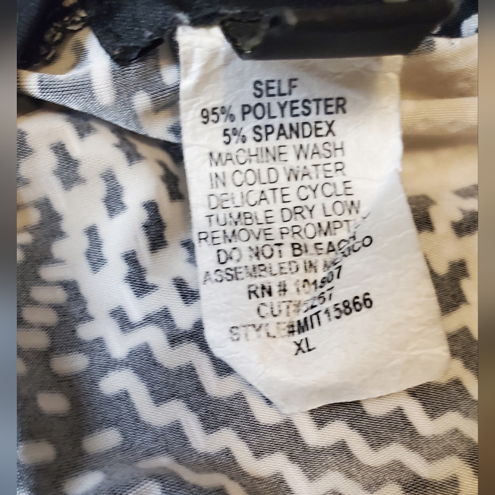 Espresso Black and Cream Checkered Muscle Top Blouse Size:XL - Picture 5 of 5